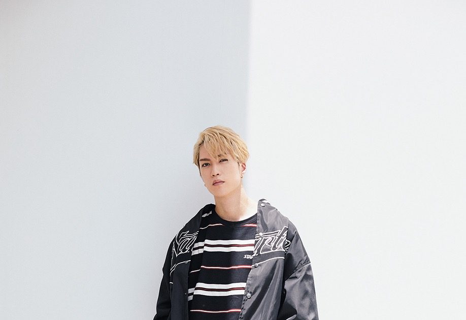 THE RAMPAGE・藤原樹が『smart』でSTARTER BLACK LABELのスニーカー姿