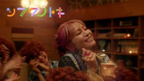 LiSA、新曲「シフクノトキ」MV公開！ 自身の愛犬“ころも”との共演シーンも