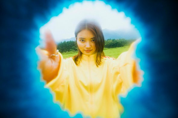 由薫、アニメ『うちの会社の小さい先輩の話』EDテーマ「sugar」の配信リリースが決定＆ポップなアートワークも公開