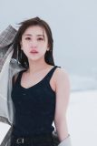 SKE48・熊崎晴香、1st写真集より透け感のある水色の水着カットを先行解禁