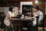 青磁（JO1・白岩瑠姫）が茜（久間田琳加）の頬に触れる！ 映画『夜が明けたら、いちばんに君に会いにいく』場面写真が一挙解禁 - 画像一覧（5/10）