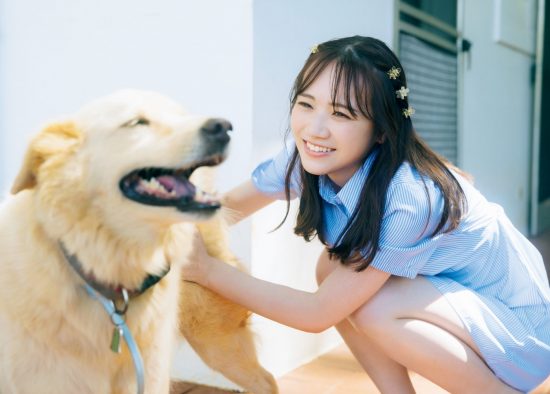 乃木坂46田村真佑の笑顔に、“超人見知り”の老犬もメロメロ