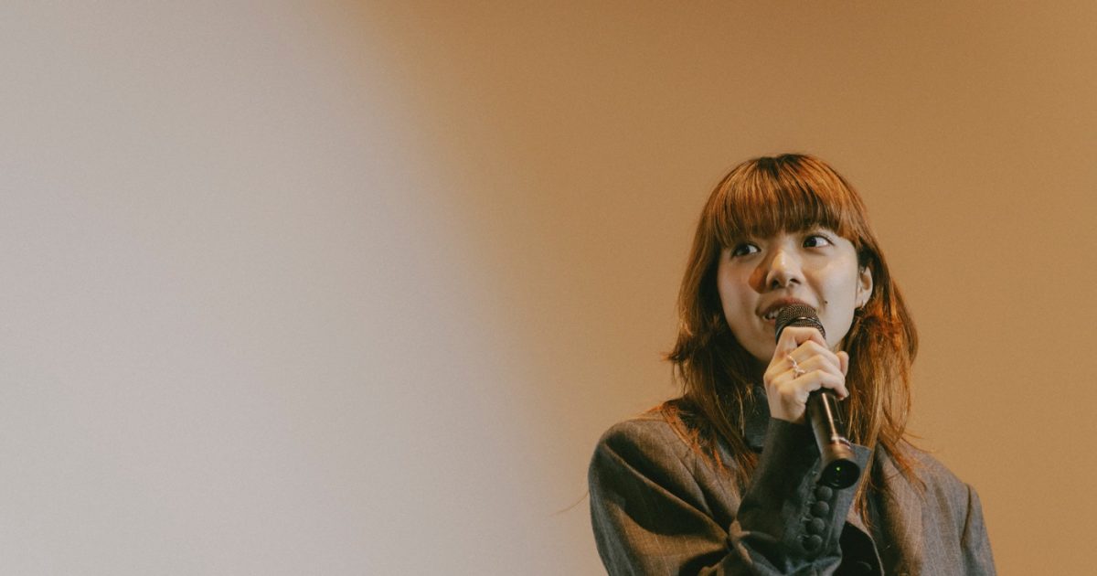 レポート】あいみょんがサプライズ登場！ 最新ライブ映像上映会より