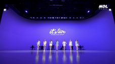 BABYMONSTER、『it’ Live』にてバンド生演奏をバックに「FOREVER」を披露 - 画像一覧（2/9）