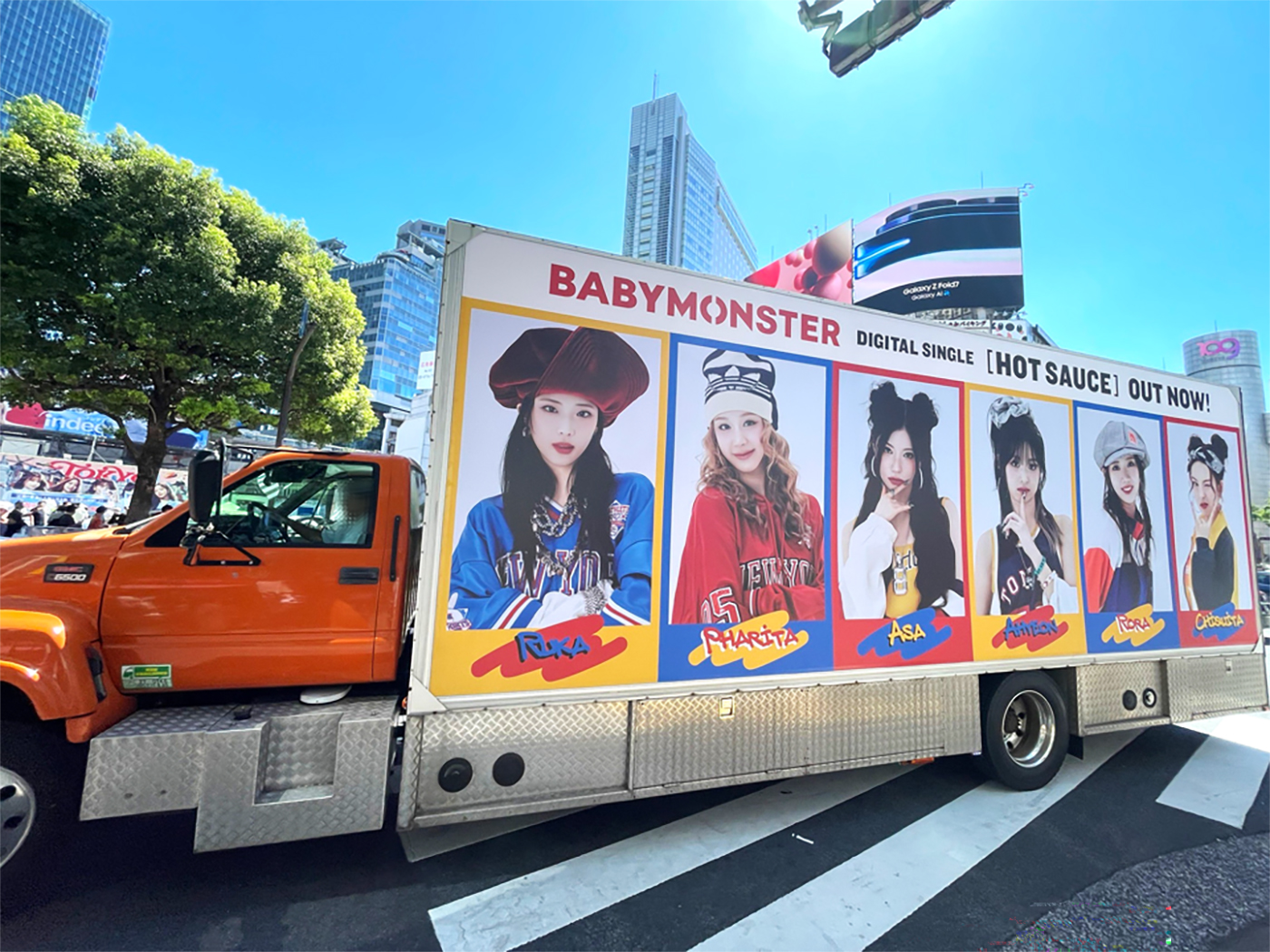 BABYMONSTERが渋谷＆新宿をジャック！アドトラック走行＆大型ビジョンでのMV放映がスタート