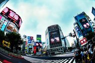 YOASOBI、新曲「三原色」MVティザーで渋谷大型ビジョン6面をゲリラジャック - 画像一覧（9/10）