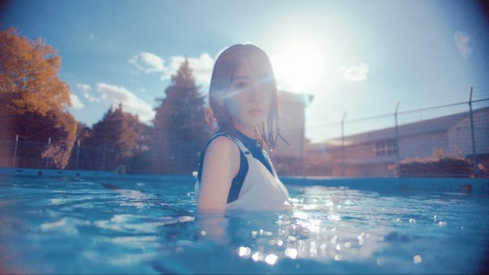 ジェニーハイの新曲「夏嵐」MVに、日向坂46・金村美玖が登場！「こりゃこの曲めっちゃ売れるで！」