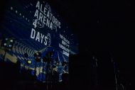 [Alexandros]、「いつか一緒に歌おうな！」。7月31日のZepp Osaka公演ライブレポート到着 - 画像一覧（4/8）