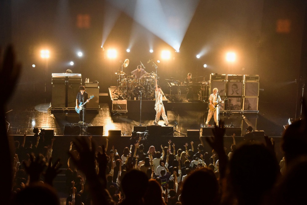 [Alexandros]、「いつか一緒に歌おうな！」。7月31日のZepp Osaka公演ライブレポート到着 - 画像一覧（3/8）