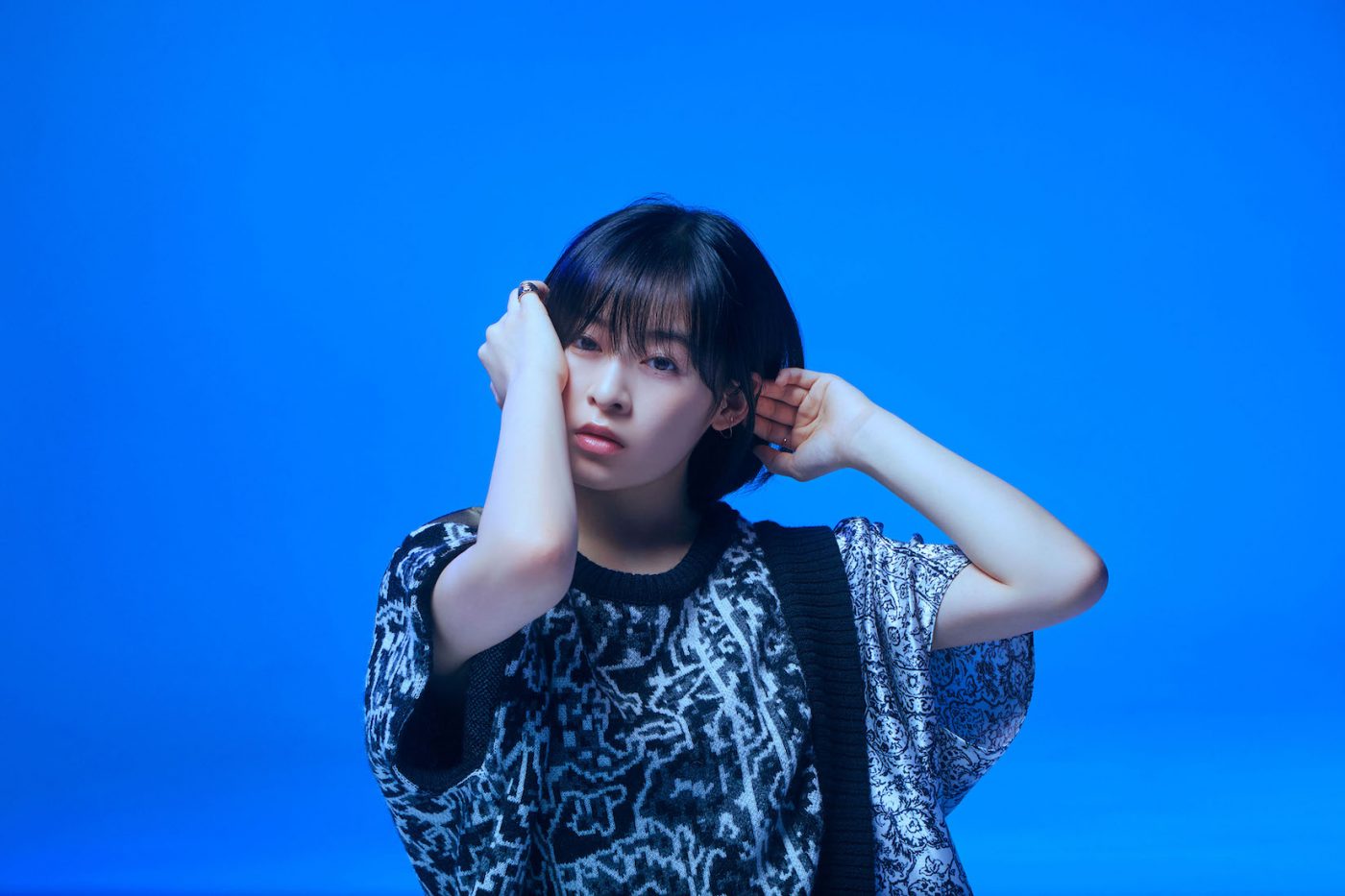 森七菜が今歌いたいこと。YOASOBIとしても活動するAyaseプロデュース作「深海」に初めて込めた思い - 画像一覧（5/12）