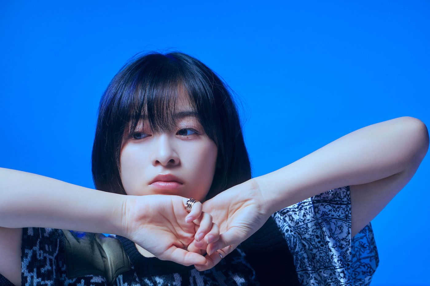 森七菜が今歌いたいこと。YOASOBIとしても活動するAyaseプロデュース作「深海」に初めて込めた思い - 画像一覧（6/12）