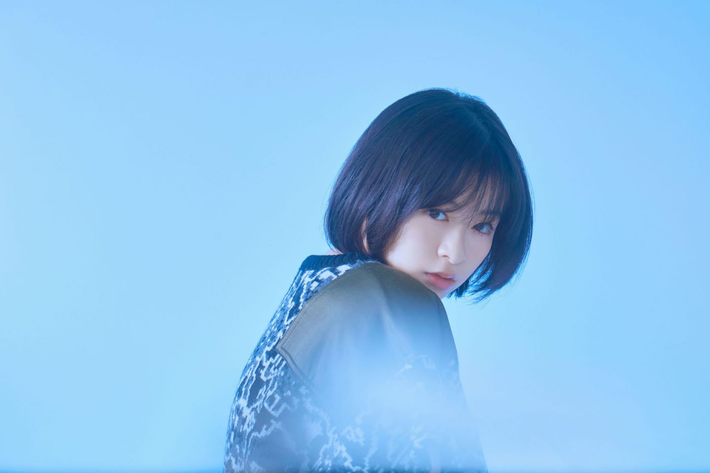 森七菜が今歌いたいこと。YOASOBIとしても活動するAyaseプロデュース作「深海」に初めて込めた思い - 画像一覧（9/12）