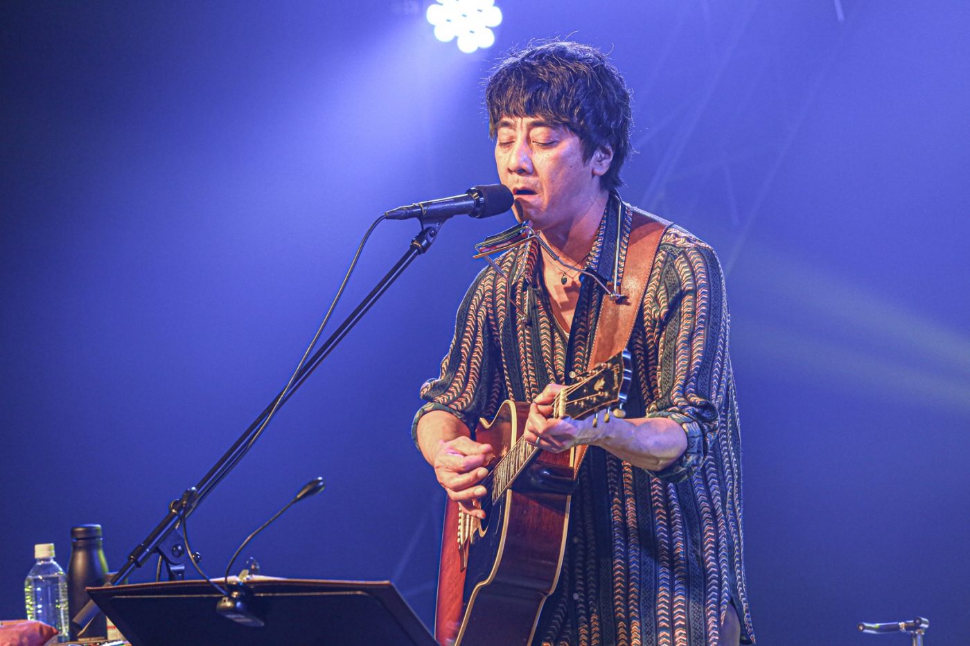 「僕カップヌードルと同い年なんですよ」。山崎まさよし、伝説のライブハウスで25年間の総括ライブ - 画像一覧（1/9）