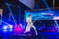 MIYAVI、英スーパーカーメーカー・McLARENのイベントでライブ披露 - 画像一覧（1/4）