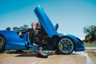 MIYAVI、英スーパーカーメーカー・McLARENのイベントでライブ披露 - 画像一覧（2/4）