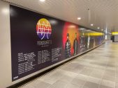 ポルノグラフィティの大型ポスターボードが、東京・渋谷駅に期間限定で登場 - 画像一覧（2/8）