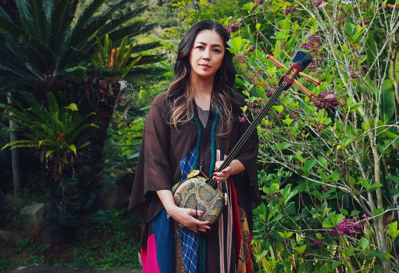 元ちとせ、アルバム『虹の麓』のラストを飾る奄美シマ唄「ヨイスラ節（冥丁REMIX）」MV公開