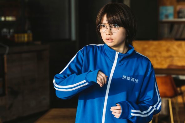 桜田ひより主演、ドラマ『生き残った6人によると』が衝撃の幕明け！ 佐野玲於の“愛してるよ”に大反響