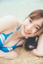 櫻坂46・守屋麗奈、1st写真集封入用ポストカード3種類目はブルーのボーダービキニで寝転ぶ一枚 - 画像一覧（2/2）