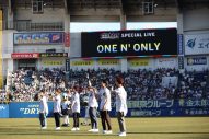 ONE N’ ONLY、ZOZOマリンスタジアムで千葉ロッテマリーンズの勝利を願い大熱唱 - 画像一覧（2/3）