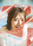 日向坂46・東村芽依、1st写真集『見つけた』初版10万部決定！ 浮き輪に隠れる先行カット公開