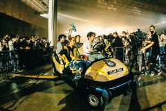 King Gnu、6月に行われた初のFC会員限定ライブからアコースティックパートの模様を独占配信