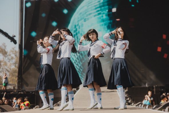 新しい学校のリーダーズ、LAの音楽フェス『Head in the Clouds』での熱演に現地ファンが大興奮