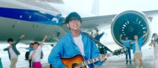 川崎鷹也、ANAとコラボした「FLY HIGH」MV公開！ 総勢25名のダンサー＆ANA社員が参加 - 画像一覧（3/5）