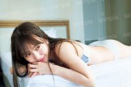 SKE48熊崎晴香、健康的なランジェリーショット他多彩な表情がとらえられた初写真集の特典ポストカード4種を公開 - 画像一覧（4/5）