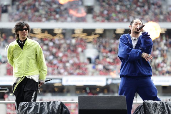 RADWIMPS、Jリーグ30周年記念アンセム「大団円 feat.ZORN」の国立競技場でのパフォーマンス映像を公開