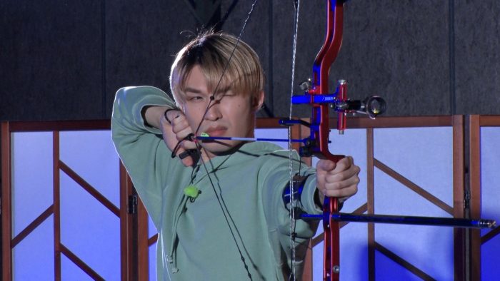 SixTONESジェシー、TBS『THE神業チャレンジSP』で難易度MAXの「鍵穴通しアーチェリー」にチャレンジ