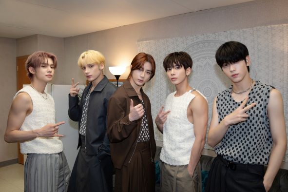 TOMORROW X TOGETHERの『ロラパルーザ』のステージを、海外有力メディアが絶賛！ ライブ映像も公開