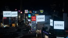 【動画あり】米津玄師が起用されたロエベのキャンペーンビジュアルが、渋谷スクランブル交差点にて放映 - 画像一覧（13/13）