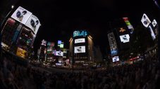 【動画あり】米津玄師が起用されたロエベのキャンペーンビジュアルが、渋谷スクランブル交差点にて放映 - 画像一覧（8/13）