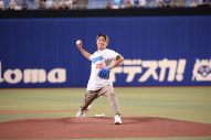 Da-iCE大野雄大、同姓同名の中日・大野雄大のユニフォームでセレモニアルピッチ＆国家独唱！「まだ手が震えています」 - 画像一覧（3/3）