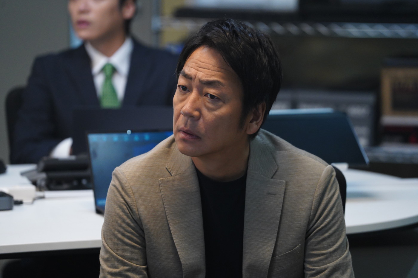 相葉雅紀演じる名波が急性虫垂炎で救急搬送!?ドラマ『大追跡』第6話のあらすじ＆シーン写真公開 - 画像一覧（15/21）