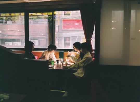 オレンジスパイニクラブ、メジャー1stアルバムより先行シングル「ガマズミ」の配信が本日スタート