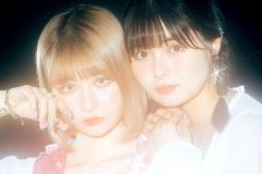 戦慄かなの×頓知気さきな、実姉妹ユニット“femme fatale”が新曲「Club Moon」MV公開