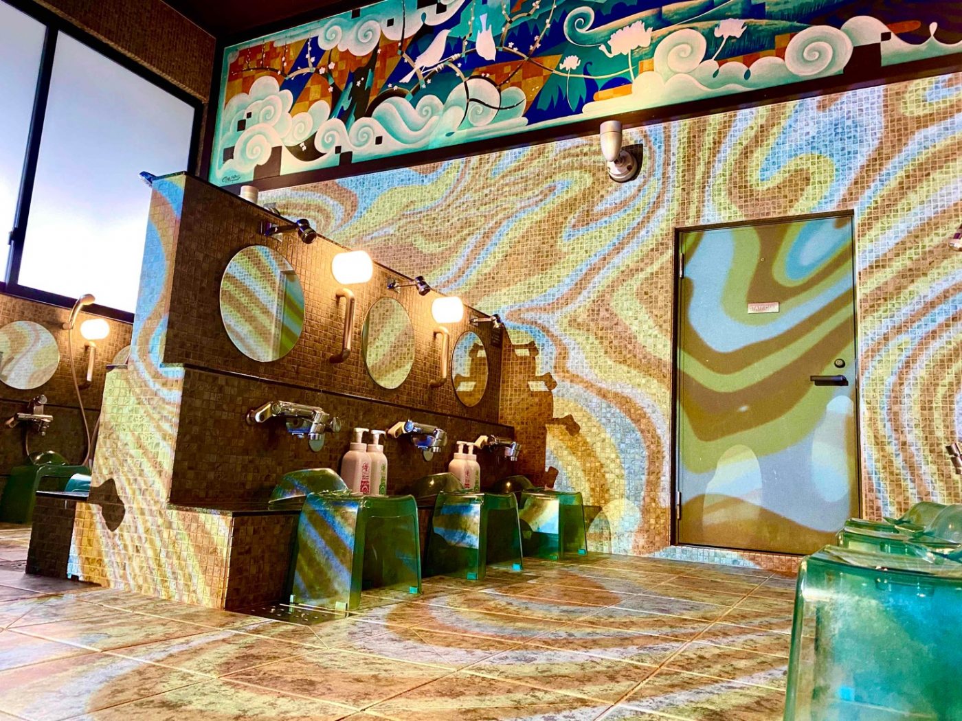 Tempalay、東京・渋谷の老舗銭湯「改良湯」が期間限定で“Tempalay仕様”に！ - 画像一覧（1/9）