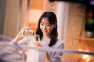 新垣結衣、ビールのCMに初出演！ CMソングは竹内まりやの「元気を出して」 - 画像一覧（4/6）