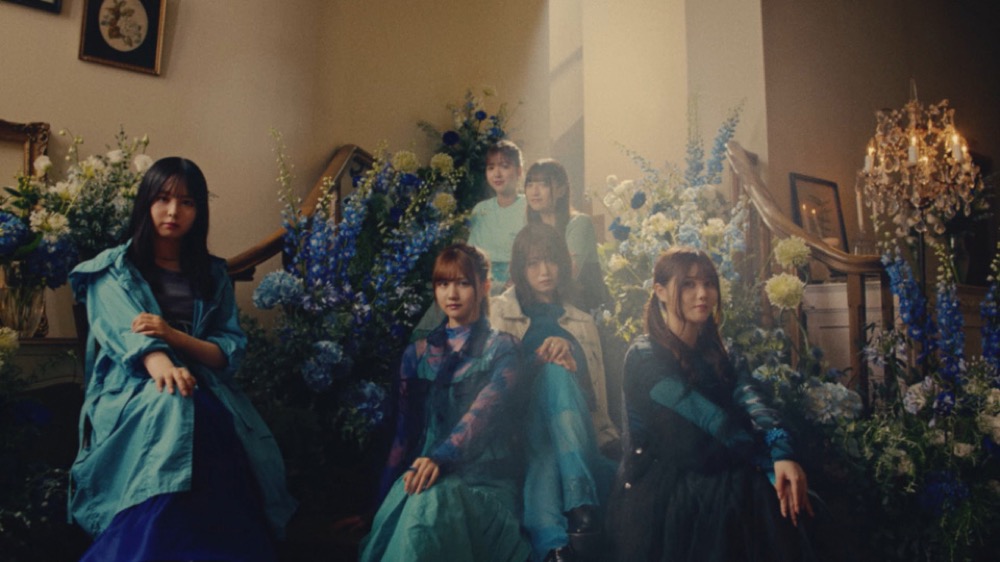 乃木坂46、“光の3原色”がコンセプトのアンダーメンバー新曲「マシンガンレイン」MV公開 - 画像一覧（5/8）