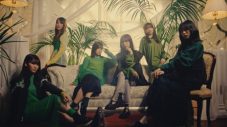 乃木坂46、“光の3原色”がコンセプトのアンダーメンバー新曲「マシンガンレイン」MV公開 - 画像一覧（3/8）