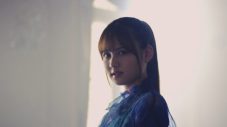 乃木坂46、“光の3原色”がコンセプトのアンダーメンバー新曲「マシンガンレイン」MV公開 - 画像一覧（4/8）
