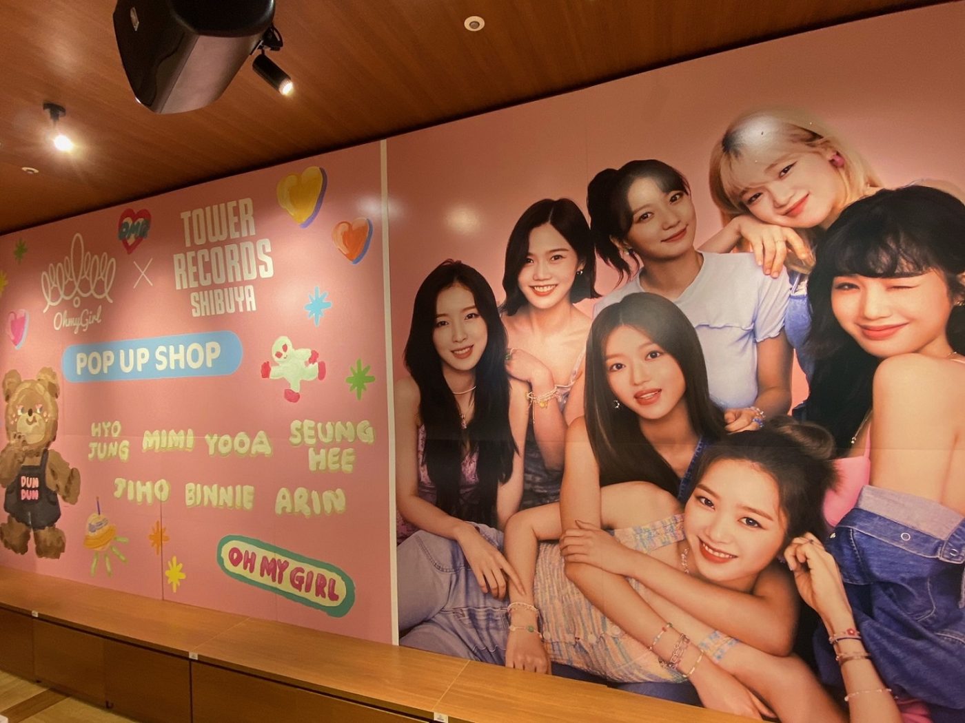 OH MY GIRLが着用した衣装展も！ タワーレコード渋谷店にPOP UP SHOPがオープン - 画像一覧（1/4）