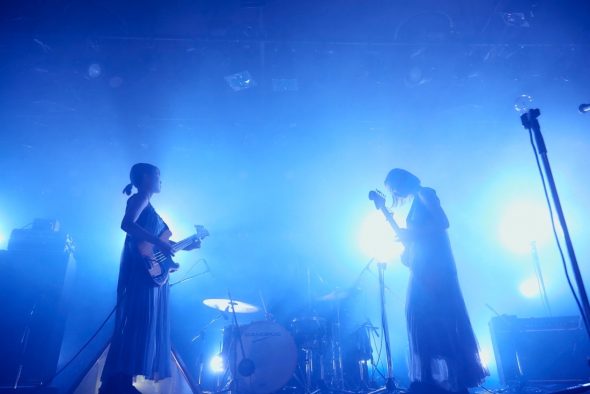 羊文学、チケットソールドアウトのツアーの東京公演の模様を生配信