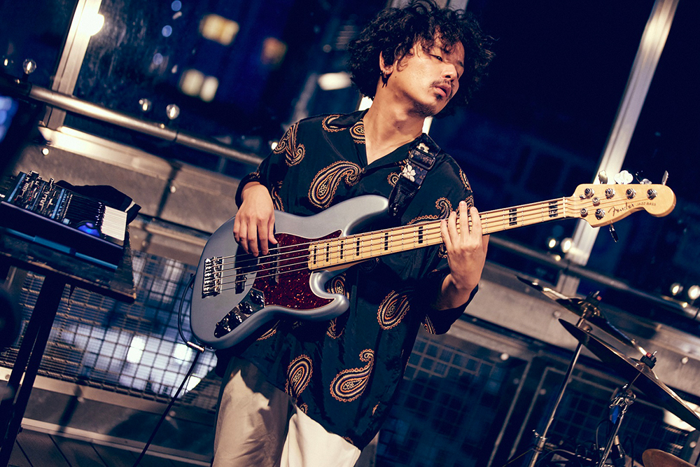 Omoinotake、“聖地”渋谷スクランブル交差点の“上空”でメジャーデビューを発表 - 画像一覧（4/6）