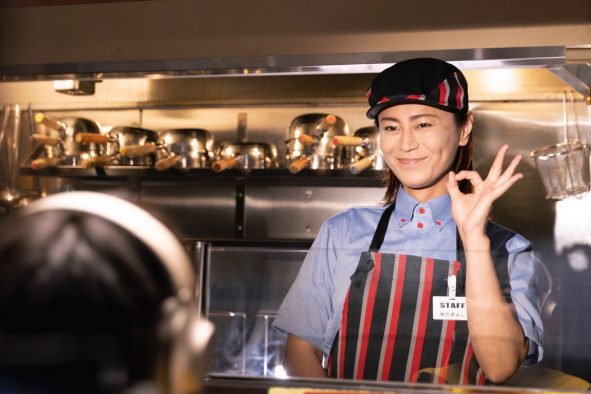 氷川きよしが、ココイチの店員に!? 伊藤万理華主演ドラマ『お耳に合いましたら。』最終回に“kiiさま”降臨！