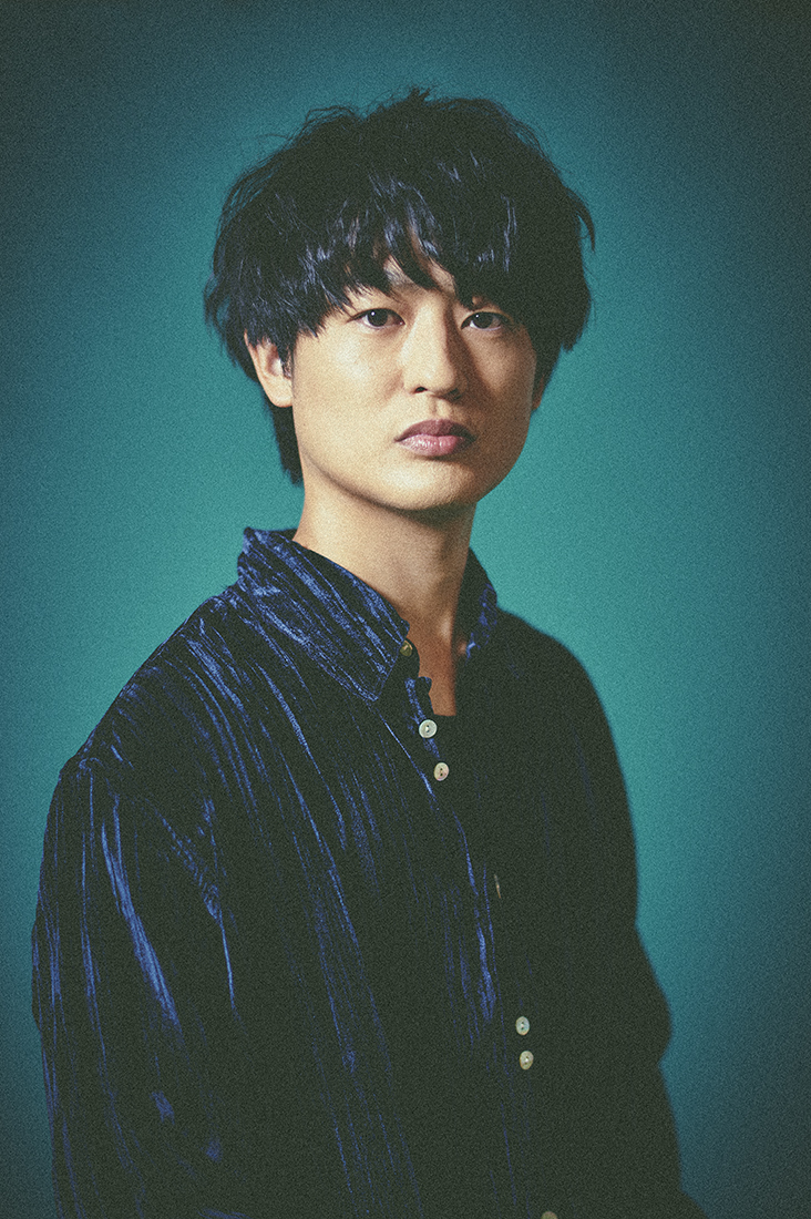 尾崎裕哉が新作に映す、この時代。笑顔の向こう側にある“見えてこない”感情 - 画像一覧（1/11）