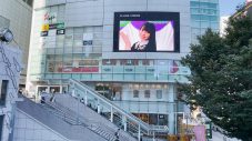 乃木坂46の結成10周年を記念して、スマホゲーム『乃木坂的フラクタル』の記念広告が乃木坂駅に登場 - 画像一覧（5/10）