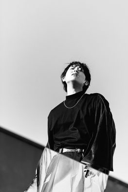 尾崎裕哉、本日発売のEP『BEHIND EVERY SMILE』よりリード曲「Lighter」MV公開